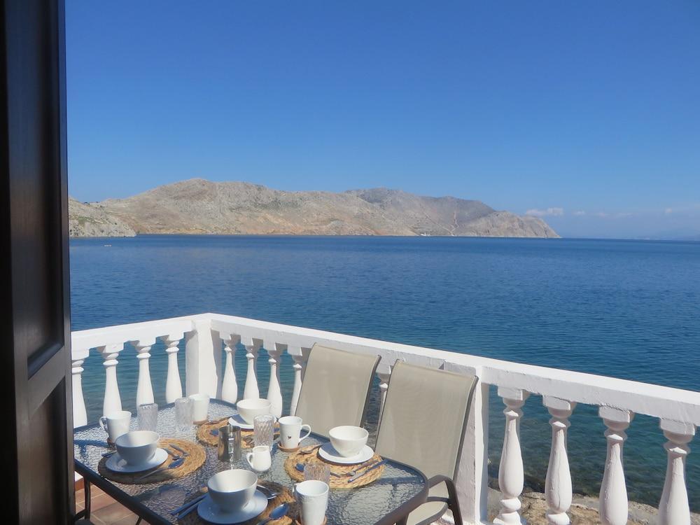 Maravelia Mare Guest House Symi Exterior photo